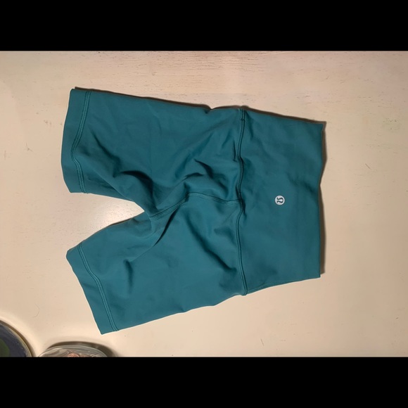 Lululemon wonder train shorts - Picture 2 of 3